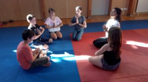 Yoga parent enfant cercle priere Aix
