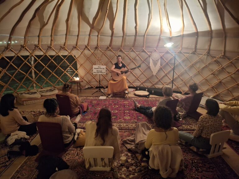 Tatiana Bhajan Simiane Mantra